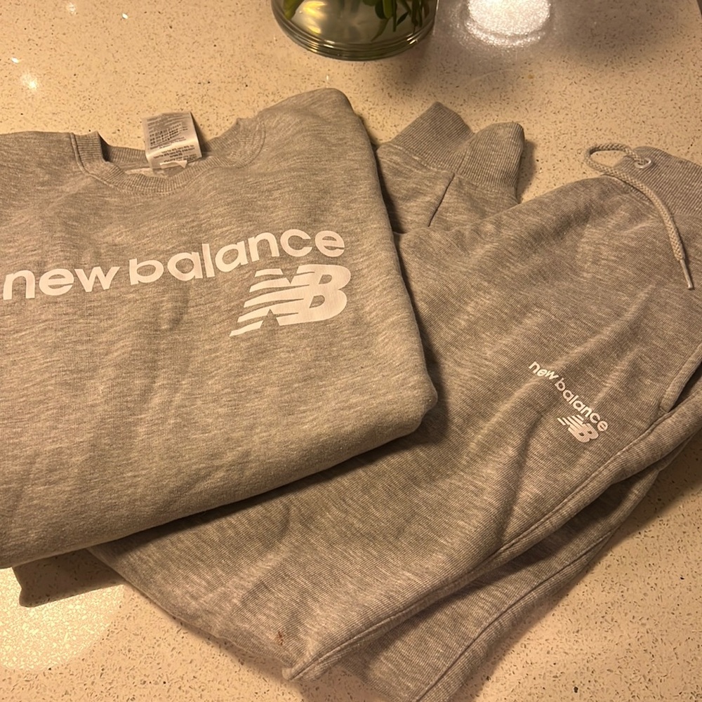 New balance sweatsuit
